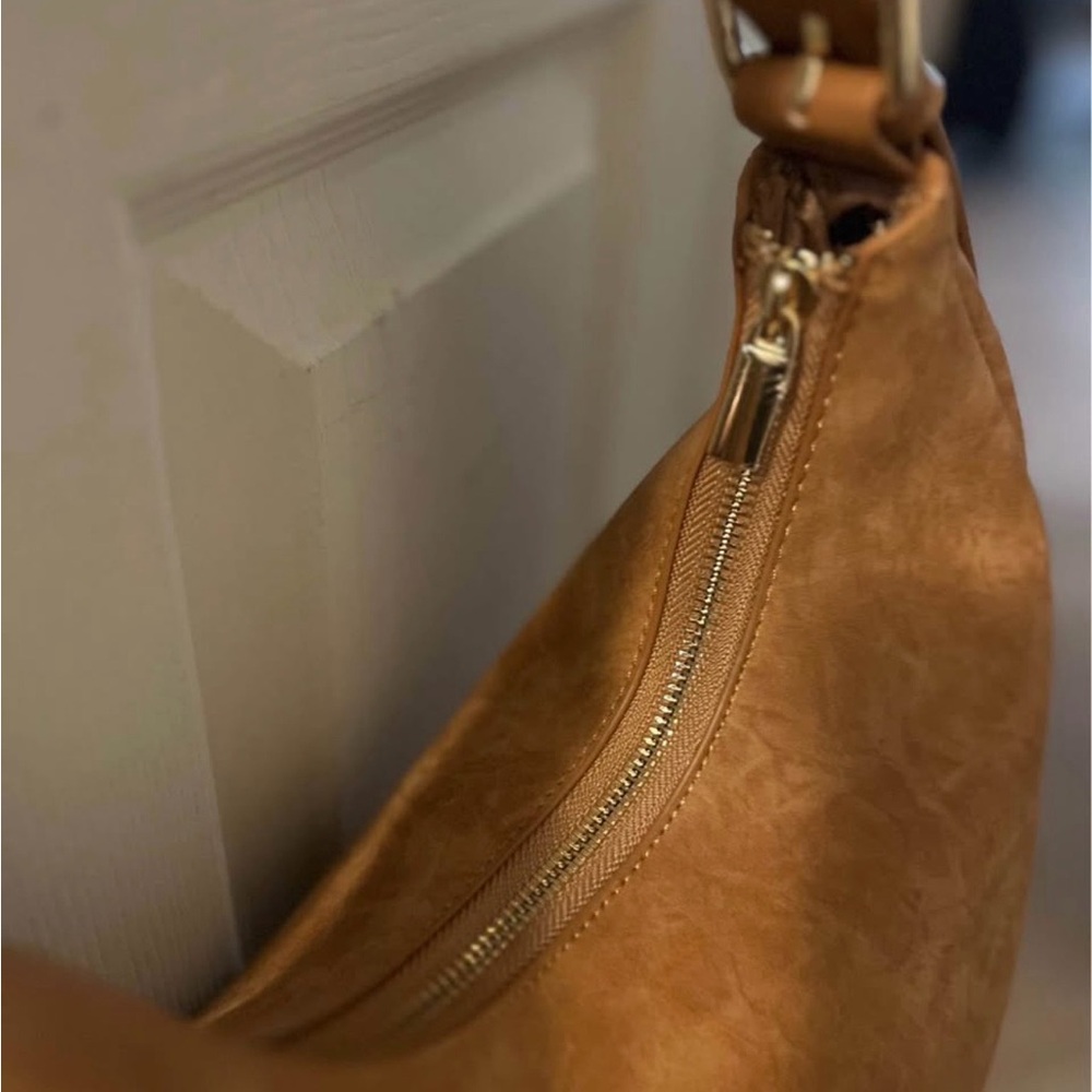 4th & Reckless UNA Faux Suede Crescent Shoulder Bag - Picture 4 of 7